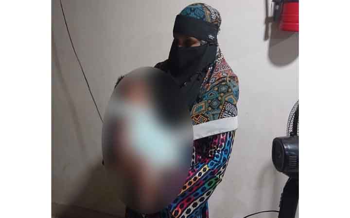 নবজাতককে রেখে উধাও জননী, বিপাকে বাবা