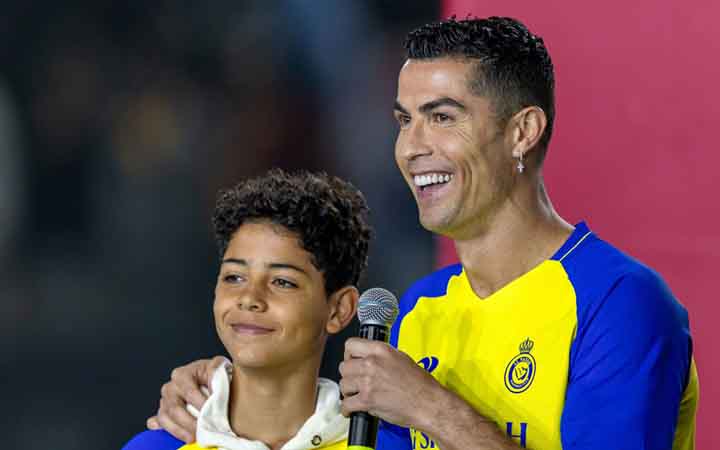 ‘আজ শপথ নিচ্ছেন না থালাপতি, তামিলনাড়ুতে জোটে ‘জট’