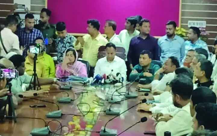 কেরানীগঞ্জে পশুর হাট ইজারায় বড় দরপতন