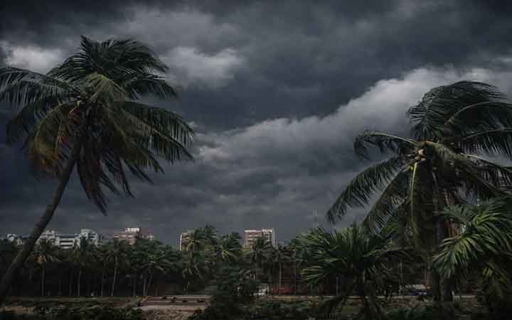 সকালের মধ্যেই ঝড় হতে পারে যেসব জেলায়