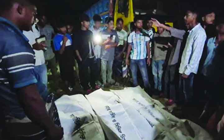 বগুড়ায় দুই মোটরসাইকেলের সংঘর্ষ, ঝরল তিন বন্ধুর প্রাণ