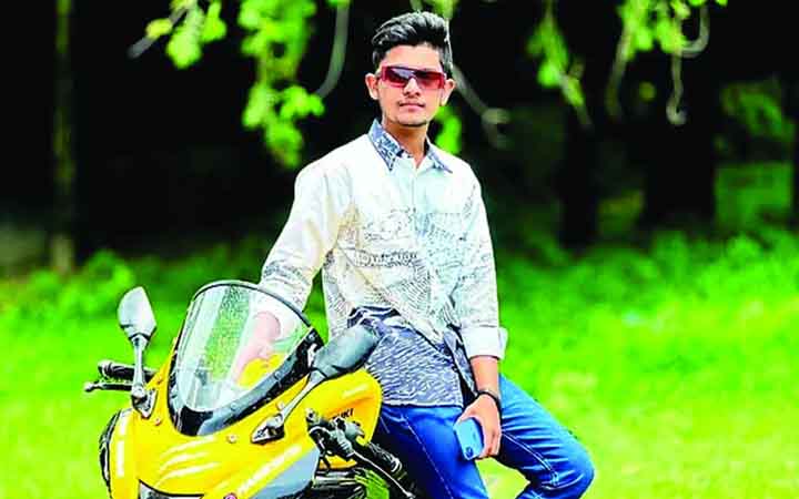 সাত মাস পর স্ত্রীকে নিতে হেলিকপ্টারে স্বামী, গ্রামে উৎসবের আমেজ