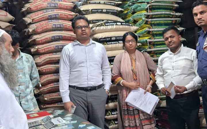 পাটজাত মোড়ক ব্যবহার না করায় দুই ব্যবসায়ীকে জরিমানা