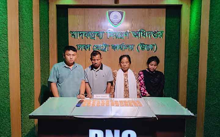 দূরপাল্লার বাসে তল্লাশি, যাত্রাবাড়ীতে ৮ হাজার ইয়াবাসহ গ্রেফতার ৪