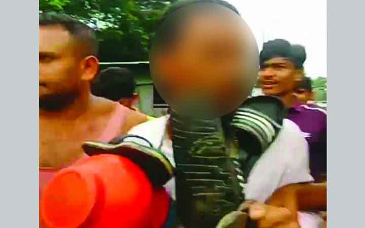 শ্রেণিকক্ষে যৌন হয়রানি, শিক্ষকের গলায় জুতার মালা