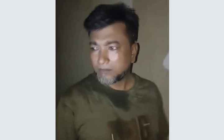 প্রবাসীর স্ত্রীর ঘরে ‘আপত্তিকর অবস্থায়’ প্রধান শিক্ষক, গণপিটুনি