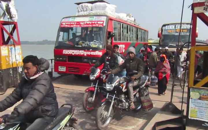 মোরেলগঞ্জে পানগুছি নদীর ফেরি ৩ দিনের জন্য বন্ধ