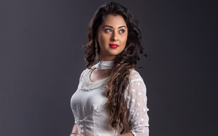 আড়াল ভেঙে ফিরছেন বুবলী