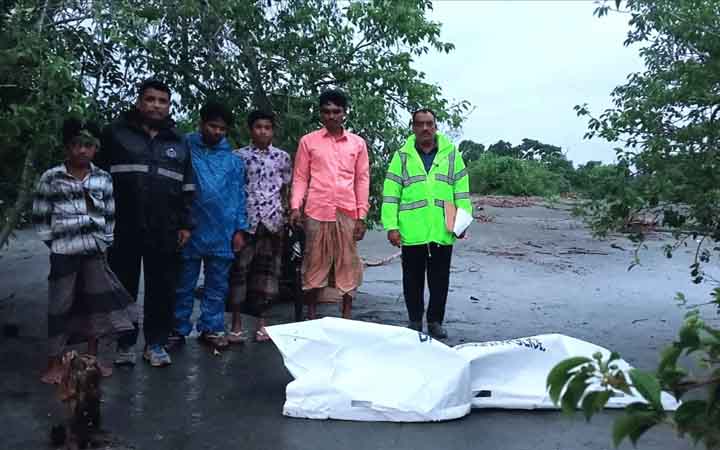 কুয়াকাটার সৈকতে যুবকের মরদেহ