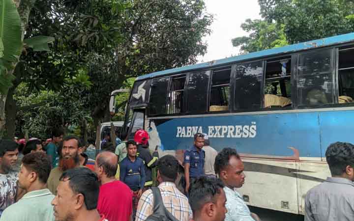 একটি নয়, বাড়িতে এল তিনটি মরদেহ