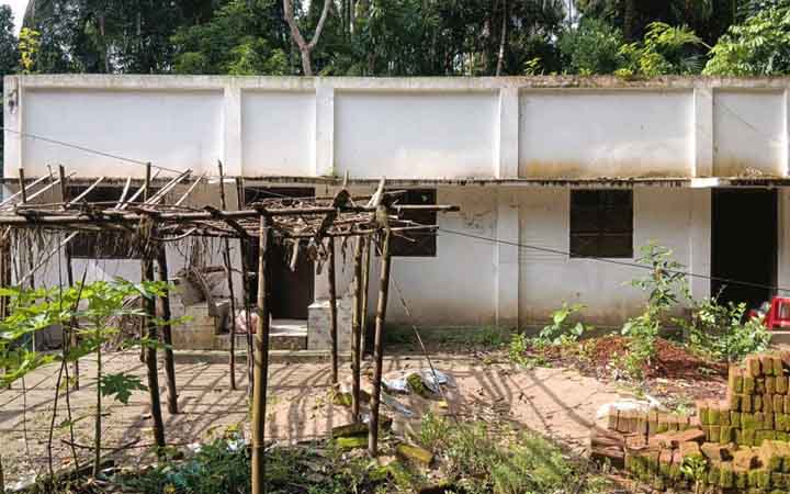 প্রবাসী পরিবারকে উচ্ছেদের পাঁয়তারার অভিযোগ স্বজনদের বিরুদ্ধে