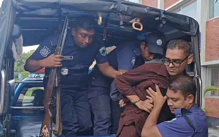 নাটোরে মন্ত্রী-হুইপের পথসভায় আটক যুবকের পিস্তলটি প্লাস্টিকের ছিল