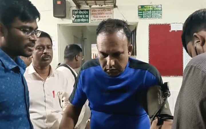 খুলনায় খাদ্য কর্মকর্তার ওপর হামলা, ছুরিকাঘাত