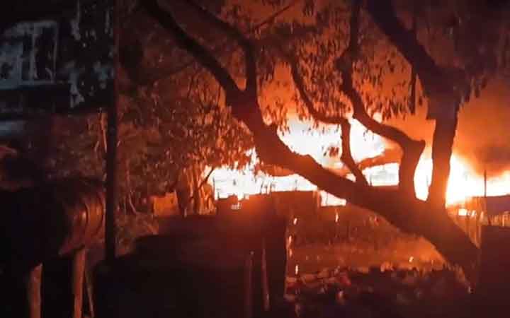 বিরিয়ানির হোটেলে সিলিন্ডার বিস্ফোরণ, পুড়ল ৬ দোকান-বসতঘর