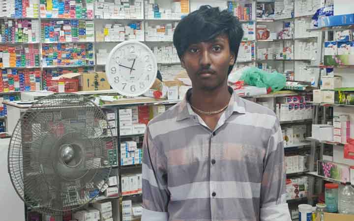 ফার্মেসি সামলে বইয়ে চোখ, প্রান্ত পেল জিপিএ ৫