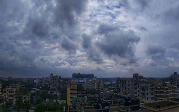 মেঘলা ঢাকার আকাশ, বৃষ্টি হবে কিনা জানা গেল পূর্বাভাসে