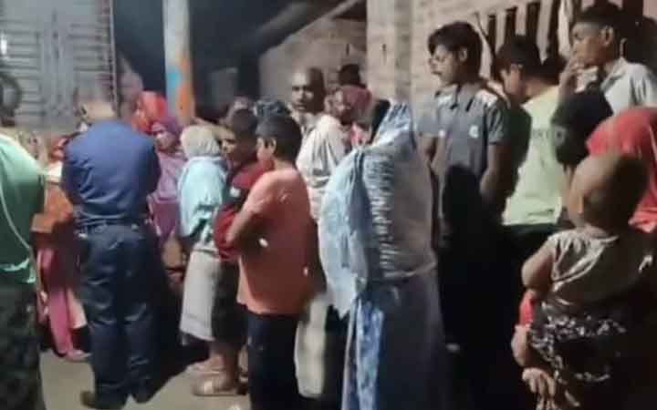 মেঝেতে স্ত্রীর রক্তাক্ত লাশ, ভেতর থেকে বন্ধ ঘরে ঝুলছিল স্বামীর মরদেহ