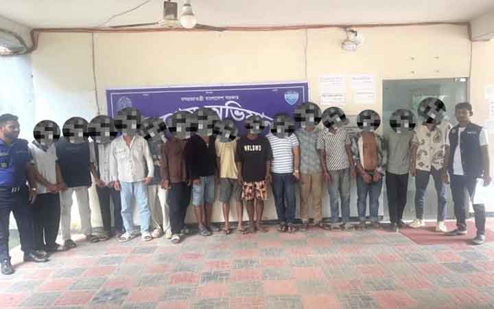 কক্সবাজারে পুলিশের বিশেষ অভিযানে গ্রেফতার ২৭