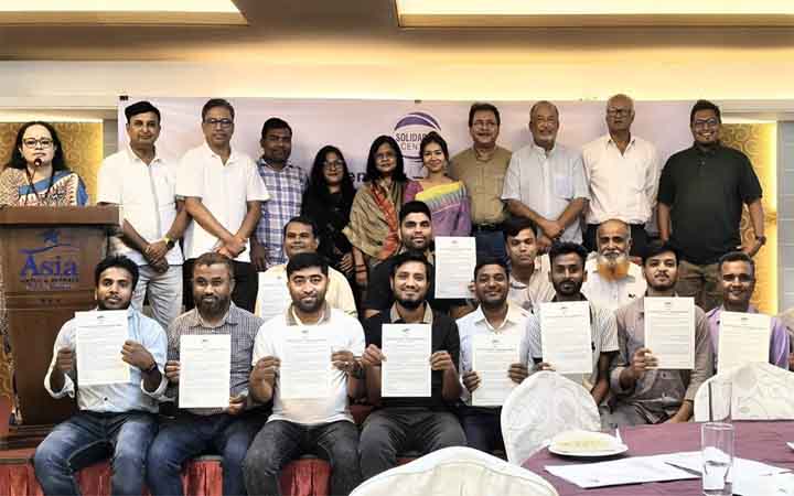 শ্রম অধিকার নিশ্চিতে প্যারালিগ্যাল দলের সনদ গ্রহণ