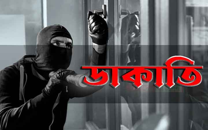 গভীর রাতে ঢাকা-চট্টগ্রাম মহাসড়কে বাসে ডাকাতির অভিযোগ, থানায় মামলা