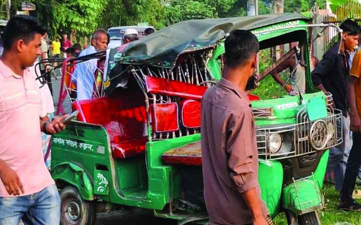 রামুতে বিজিবির গাড়ির সঙ্গে সিএনজির সংঘর্ষ, নিহত ১