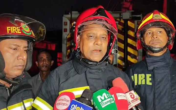 আশুলিয়ায় সাড়ে ৩ ঘণ্টার চেষ্টায় নিয়ন্ত্রণে ঝুটের গোডাউনের আগুন