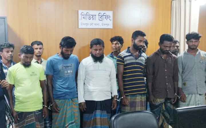 চাঁদপুরে নৌ-পুলিশের অভিযানে নৌকা-জালসহ ১৯ জেলে গ্রেফতার