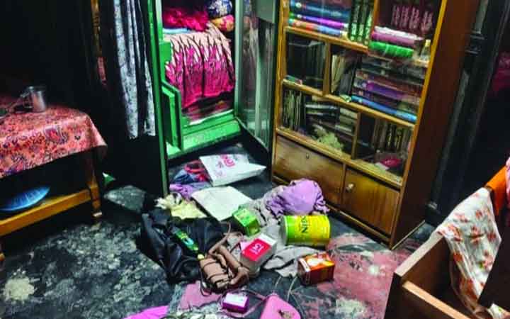 কেরানীগঞ্জে বসতবাড়িতে ভাঙচুর, টাকা ও স্বর্ণালংকার লুট