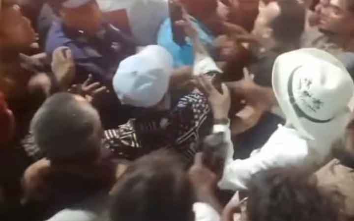 নাসিক প্রশাসক সাখাওয়াতের ওপর হকারদের হামলার চেষ্টা