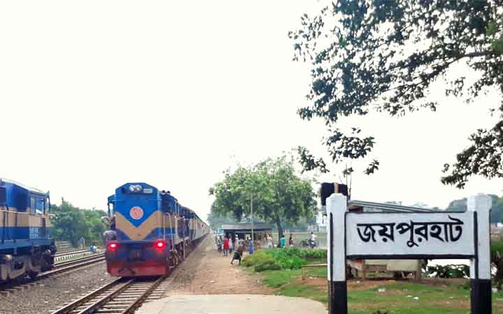 জয়পুরহাটে মোবাইল গেম খেলার সময় ট্রেনে কাটা পরে প্রাণ গেল ছাত্রের