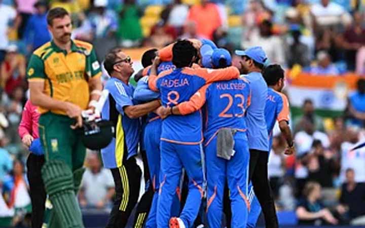 শ্বাসরুদ্ধকর ম্যাচে দ. আফ্রিকাকে হারিয়ে চ্যাম্পিয়ন ভারত