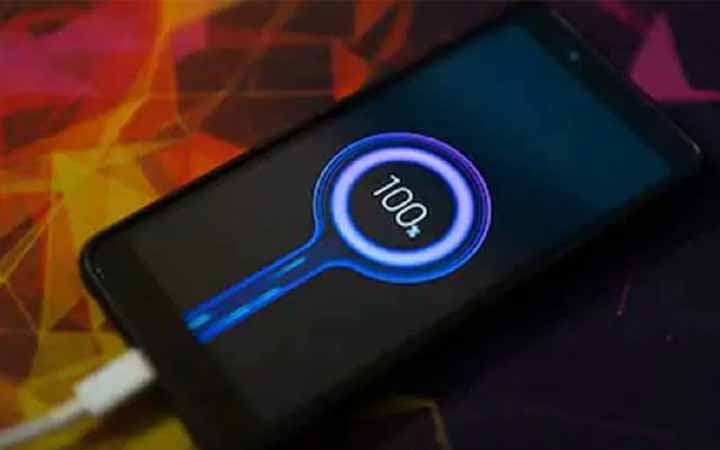 সারারাত ফোন চার্জে রাখা কতটা ক্ষতিকর?