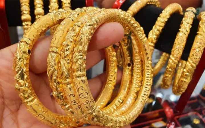 ফের বাড়ল স্বর্ণের দাম, ভরি দেড় লাখ ছুঁইছুঁই