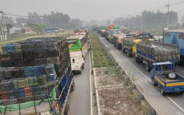 বঙ্গবন্ধু সেতু মহাসড়কে ১৮ কিলোমিটার যানজট