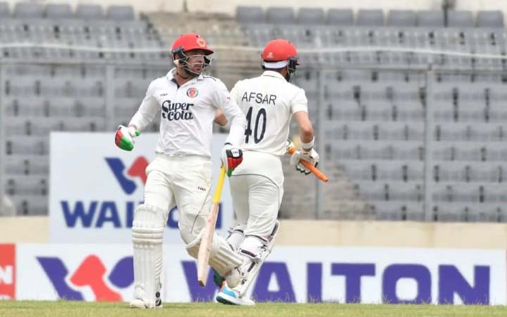 বিপজ্জনক জুটিকে গুঁড়িয়ে দিলেন মিরাজ-এবাদত