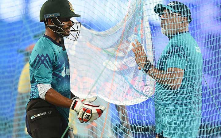 ব্যাটিং অর্ডার পরিবর্তন নিয়ে যা বললেন হাথুরুসিংহে