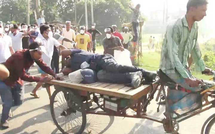 নারায়ণগঞ্জে তিন পুলিশকে কুপিয়ে ও পিটিয়ে জখম
