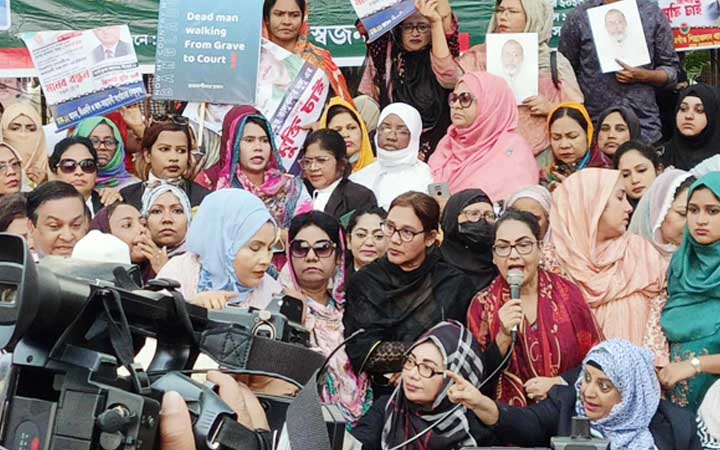 বিএনপির ‘নির্যাতিত’ নেতাদের স্বজনদের মানববন্ধন
