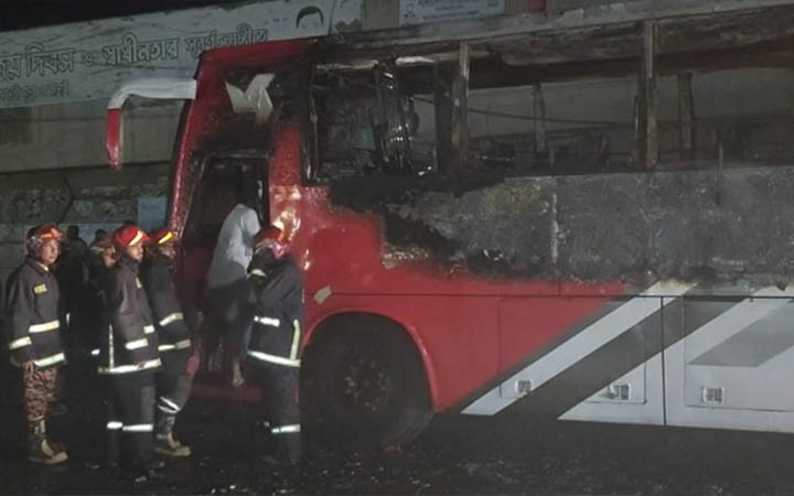 গাজীপুরের যাত্রীবাহী বাসে আগুন