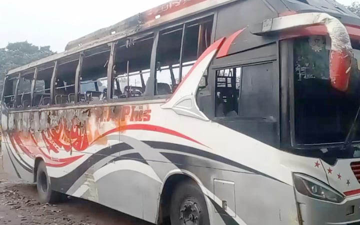 দিনাজপুরে মধ্যরাতে দাঁড়িয়ে থাকা বাসে আগুন