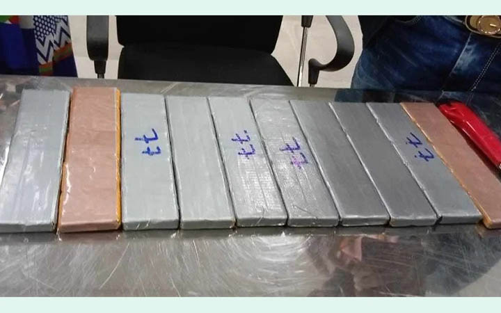 ওসমানী বিমানবন্দরে ৩০ কেজি স্বর্ণের চালান আটক
