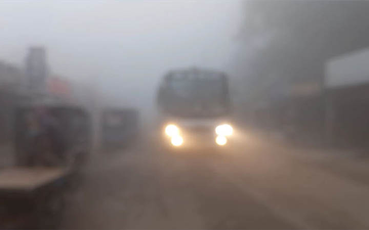 ঠাকুরগাঁওয়ে কুয়াশা ঢাকা শীতের আমেজ