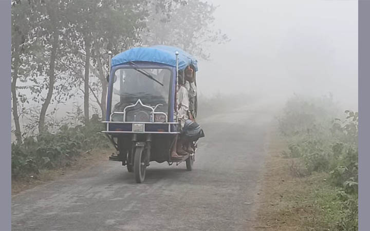 হিলিতে জেঁকে বসেছে শীত