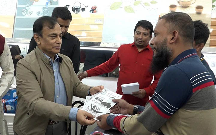 বরিশালে নৌকার প্রার্থী জাহিদ ফারুকের গণসংযোগ