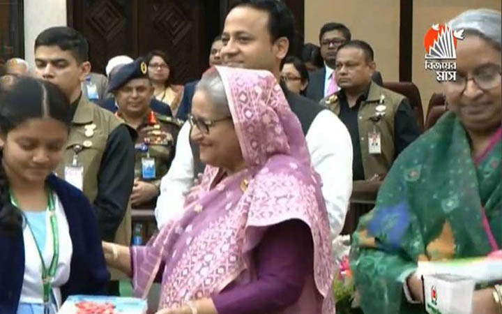 নতুন বই বিতরণ কার্যক্রম উদ্বোধন করলেন প্রধানমন্ত্রী