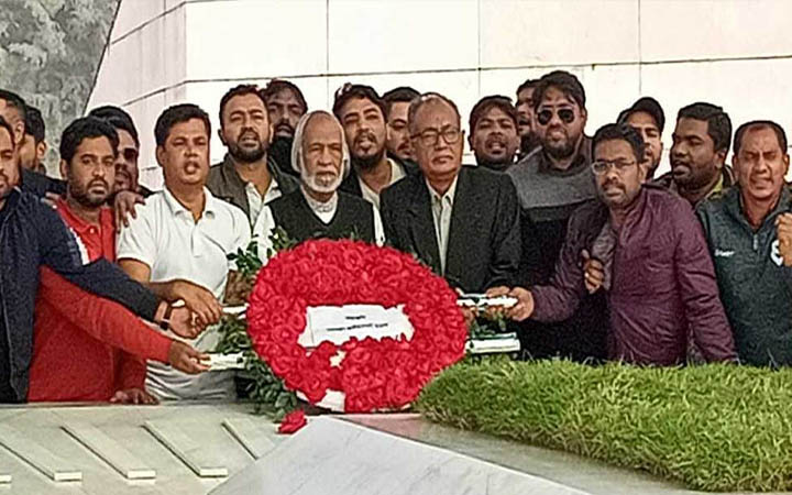 প্রতিষ্ঠাবার্ষিকীতে জিয়ার মাজারে ছাত্রদলের শ্রদ্ধা