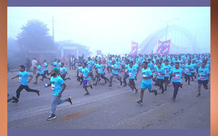 দিয়াবাড়িতে নারী ও পুরুষের ম্যারাথন দৌড় প্রতিযোগিতা