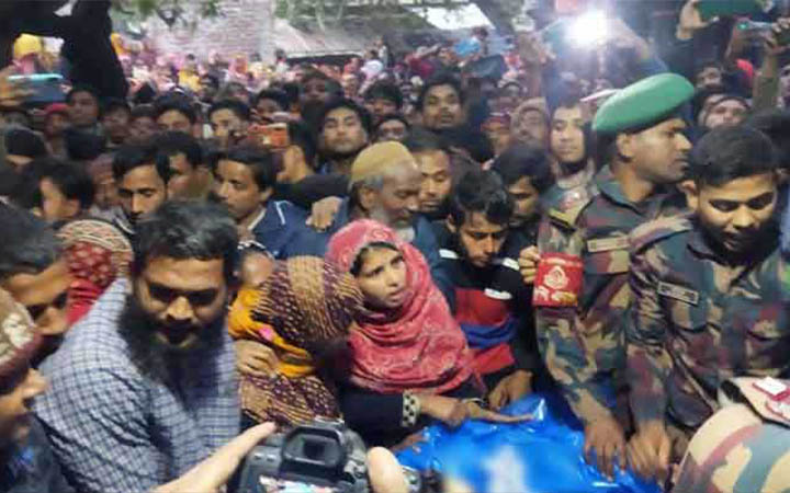 বিএসএফের গুলিতে নিহত রইশুদ্দীনের দাফন সম্পন্ন