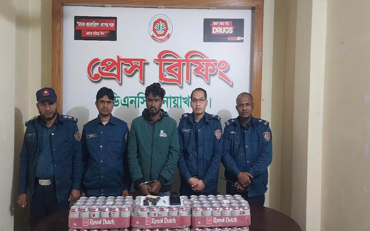 নোয়াখালীতে বিয়ার ক্যান, পিস্তল-গুলিসহ ২ মাদক কারবারি আটক