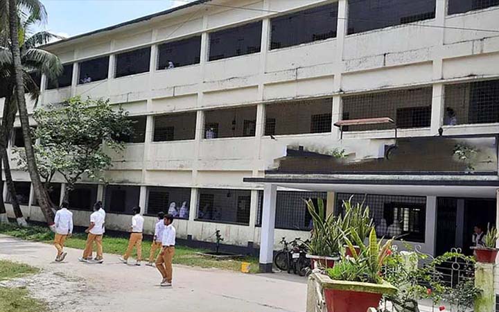 এক কলেজের ৫১ শিক্ষার্থী পেল মেডিকেলে ভর্তির সুযোগ